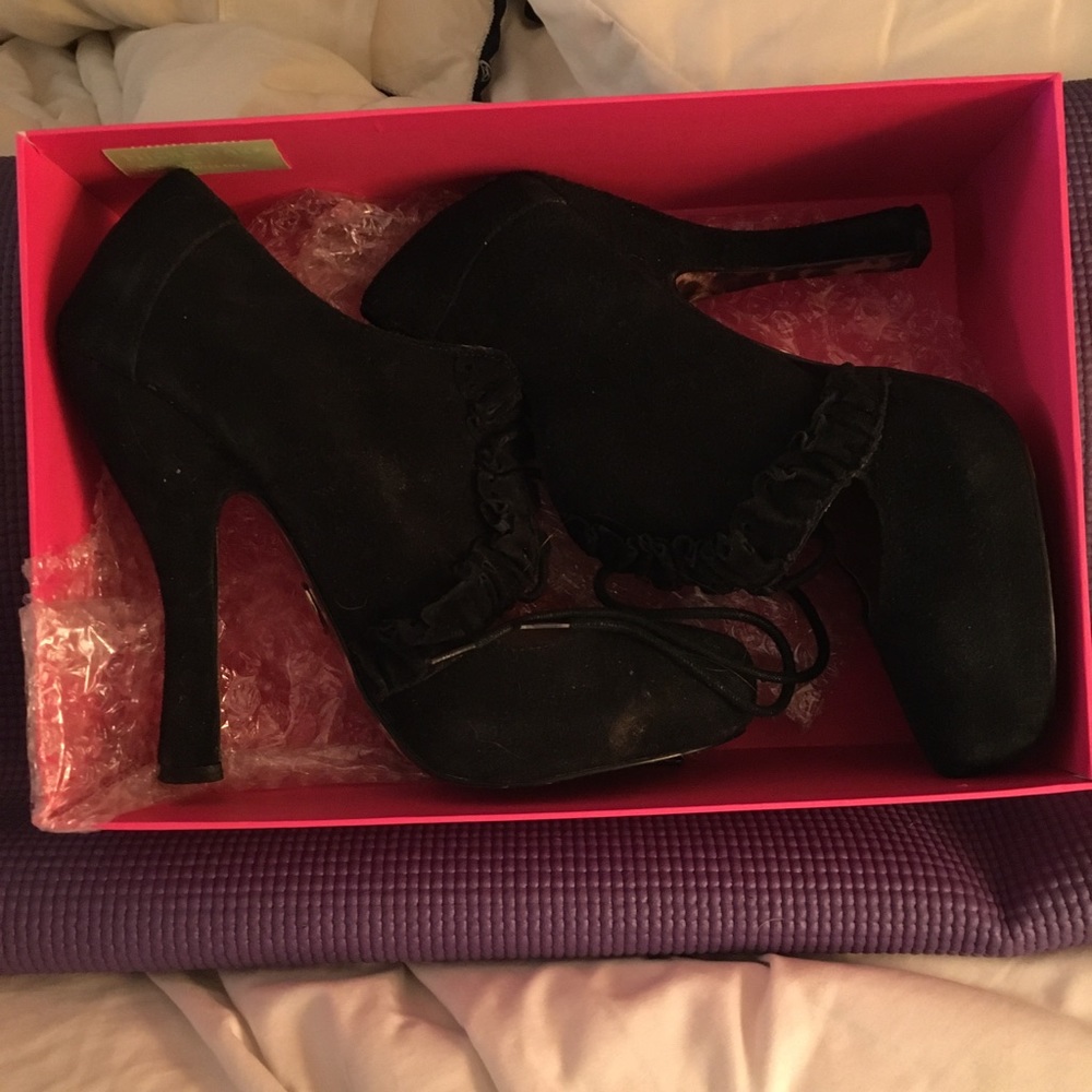 Black velvet Betsey Johnson Booties